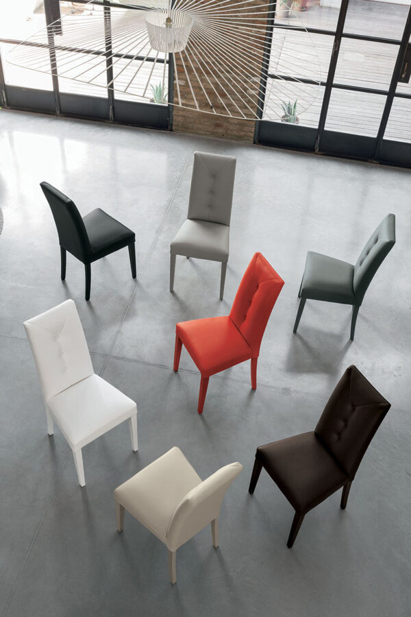 Model stoličky ZURIGO vo variante jednofarebného prevedenia