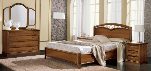 Manželská posteľ a nočné stolíky