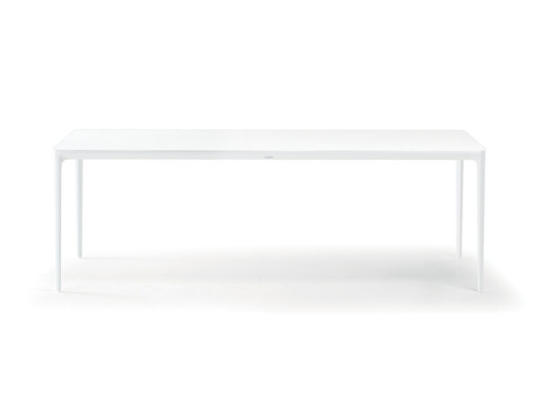 Exteriérový jedálenský stôl BAHAMAS s hornou doskou z hliníku v bielom prevedení.